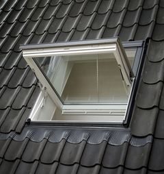 Velux_GGL_307040D_Rauchabzugsfenster_Thermo_klar_lackiert_004011013001080001_1.JPEG